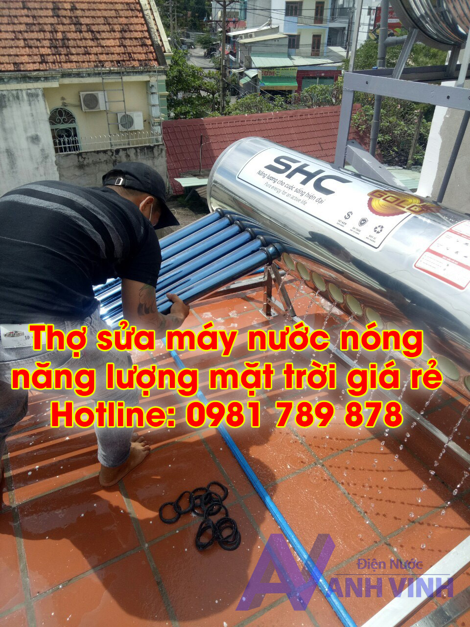 Thợ sửa máy nước nóng năng lượng mặt trời